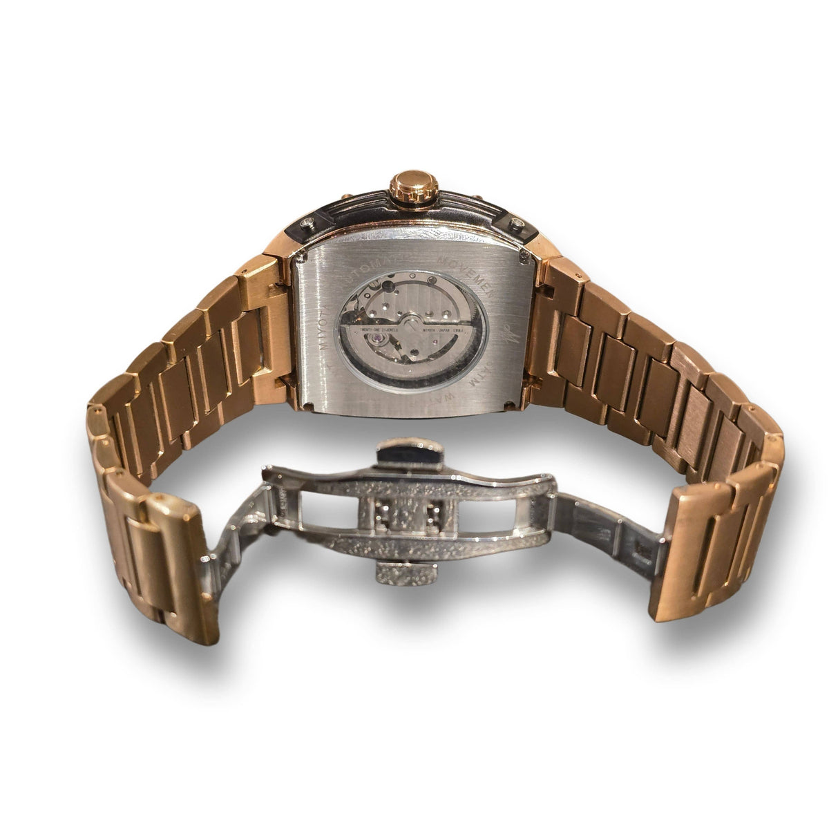 Dos de la MVL Automatic Skull Watch or rose avec boucle déployante et bracelet à maillons en acier