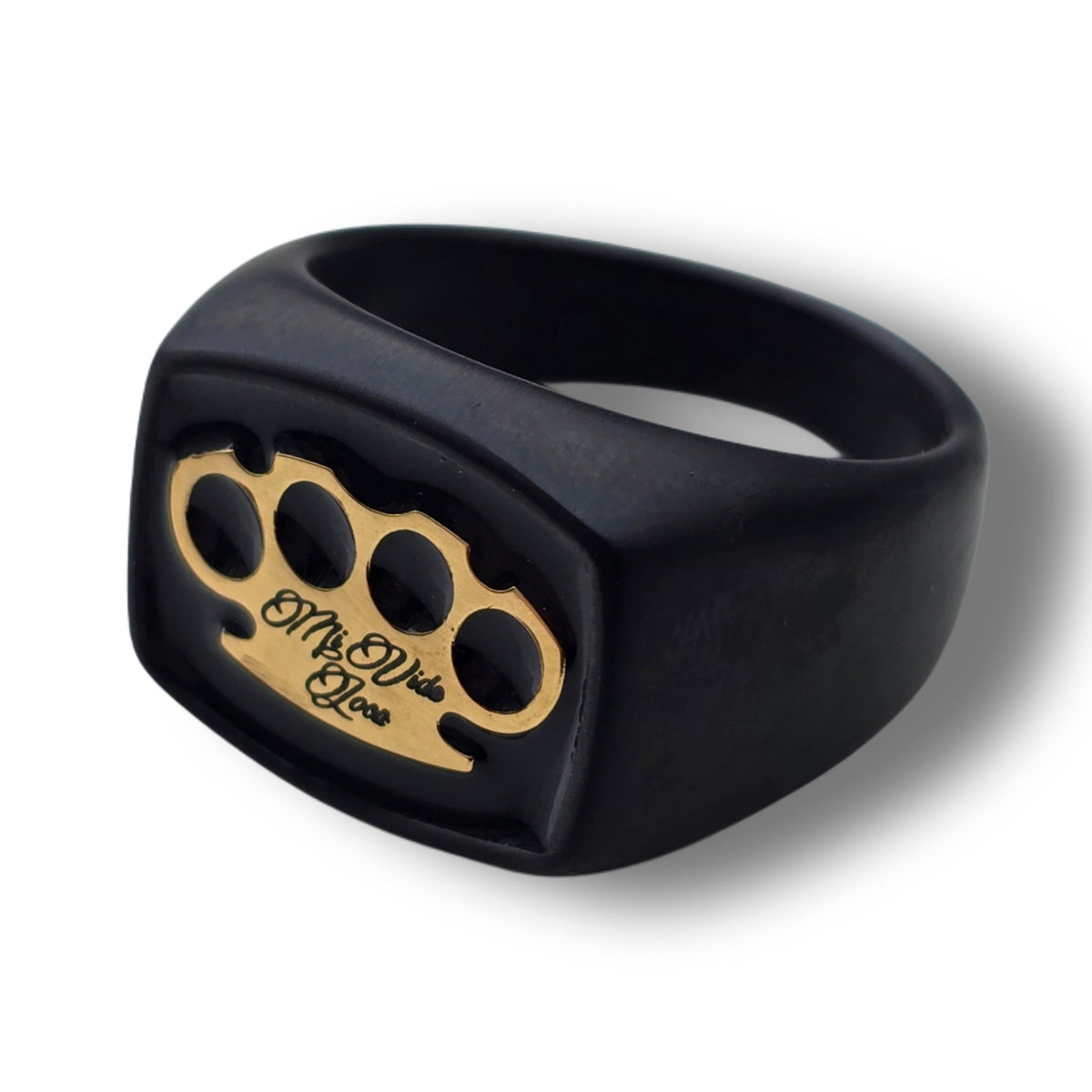 Chevalière Mi Vida Loca noir/or, chevalière noir mat avec logo MVL plaqué or 18 carats, vue en biais