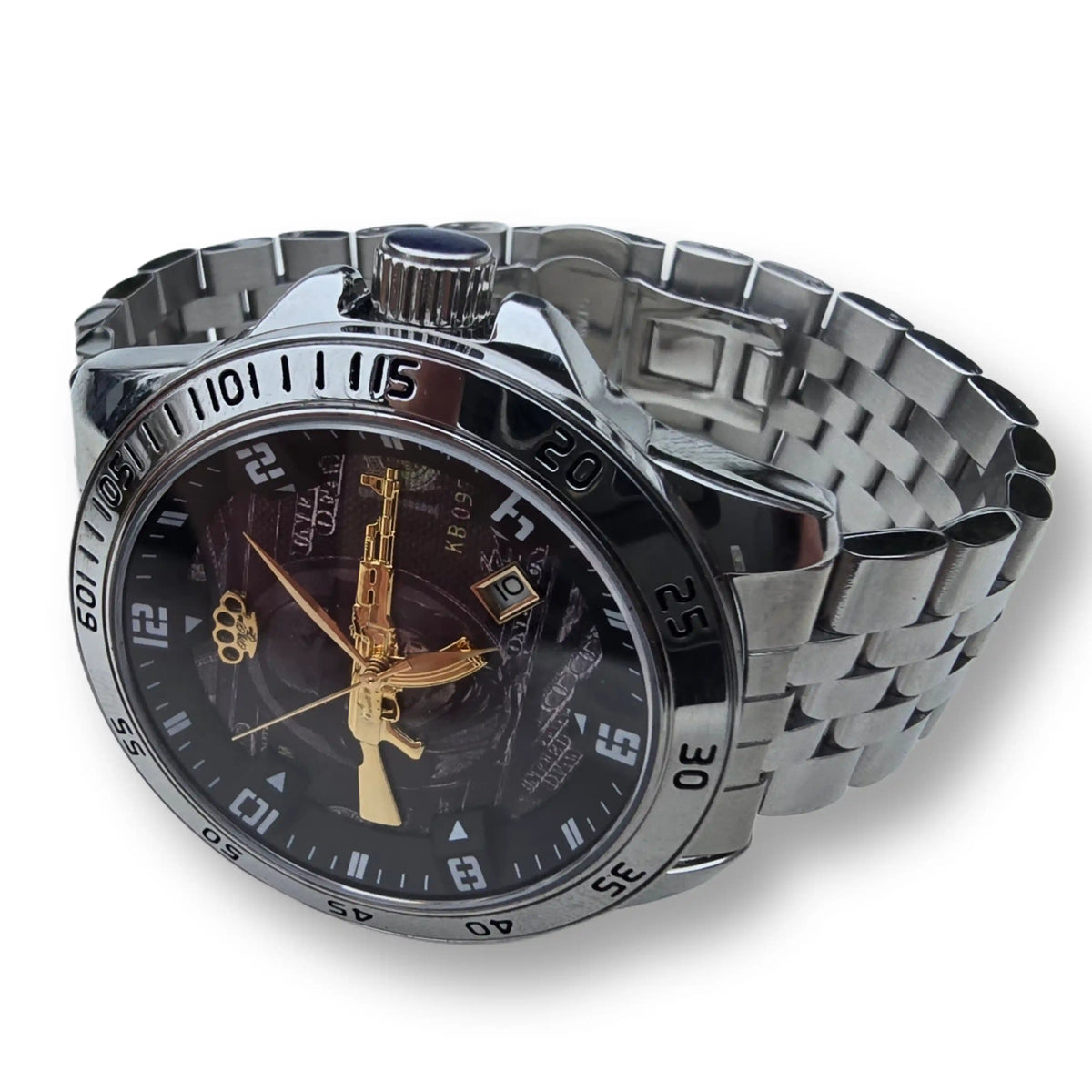 Reloj automático MVL AK47 plateado, vista lateral con correa de eslabones de acero y logo MVL en la esfera