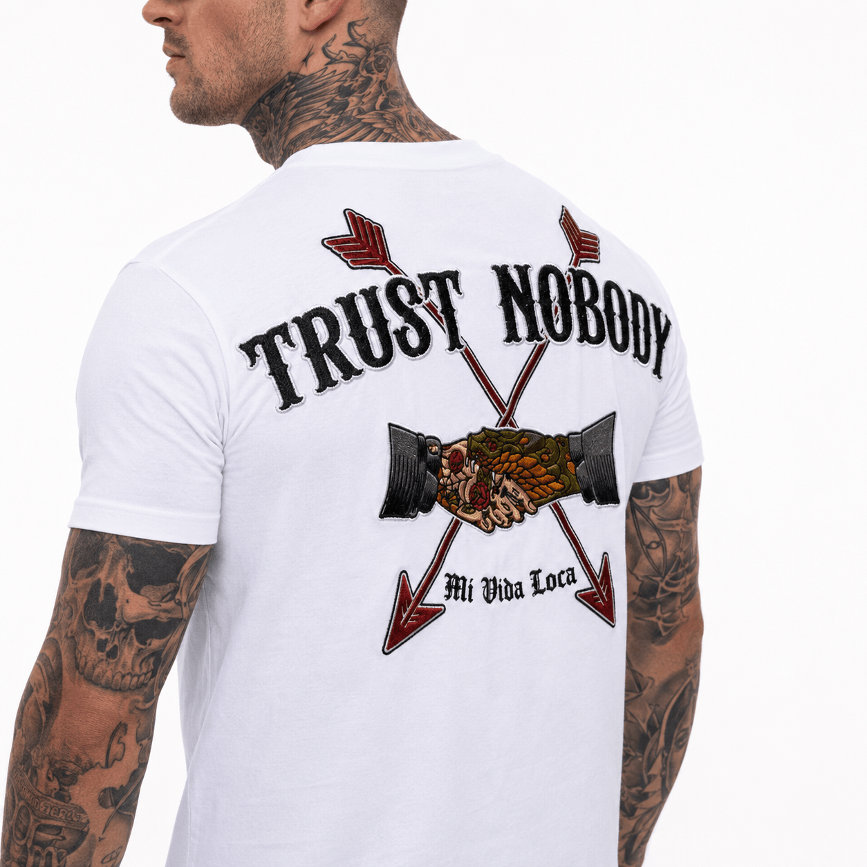 T-Shirt mit Stickerei „Trust nobody“ – weiß