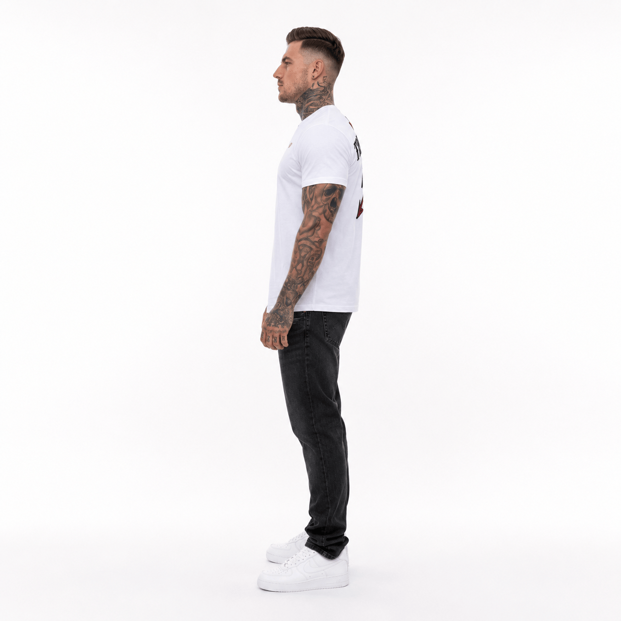 T-Shirt mit Stickerei „Trust nobody“ – weiß