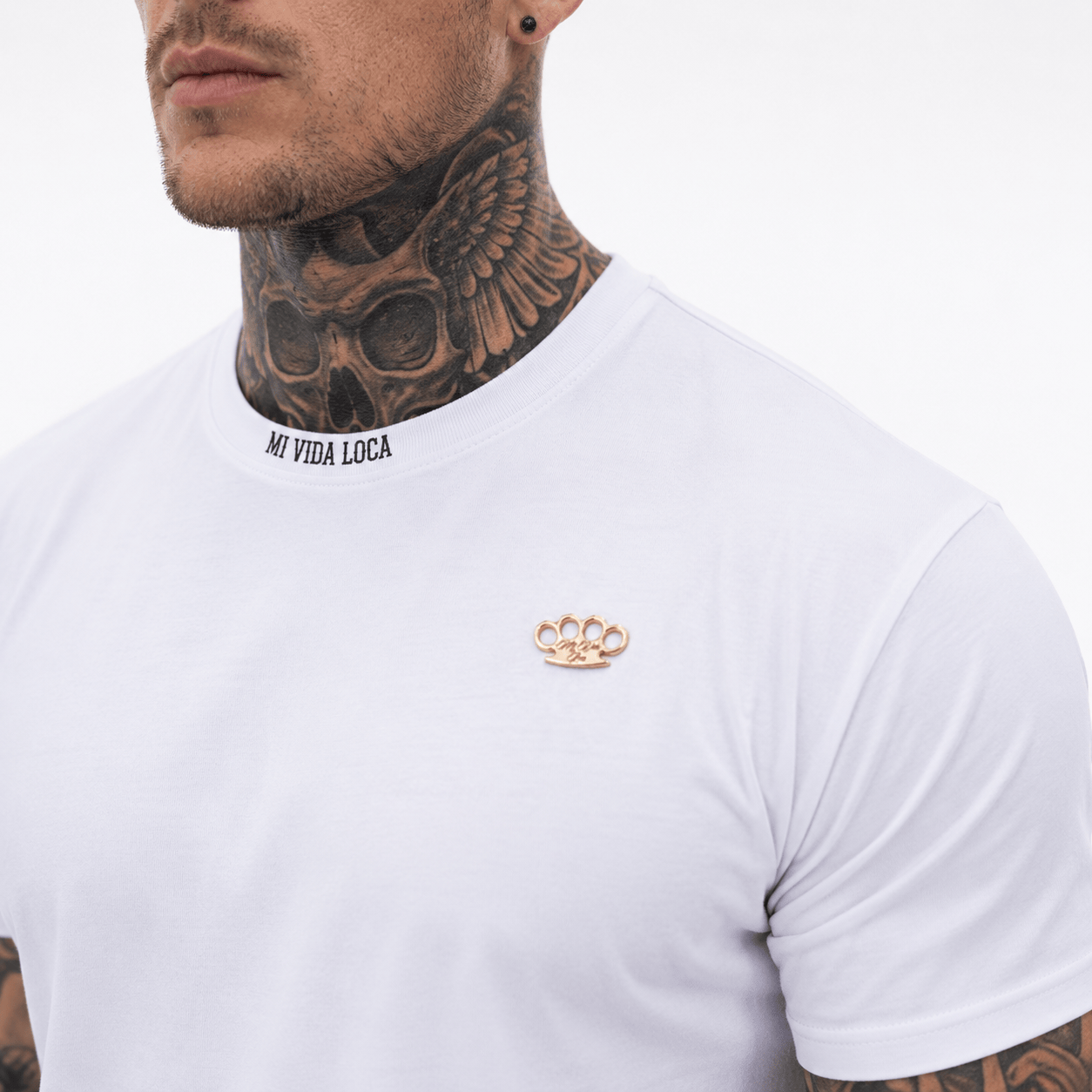 T-Shirt mit Stickerei „Trust nobody“ – weiß