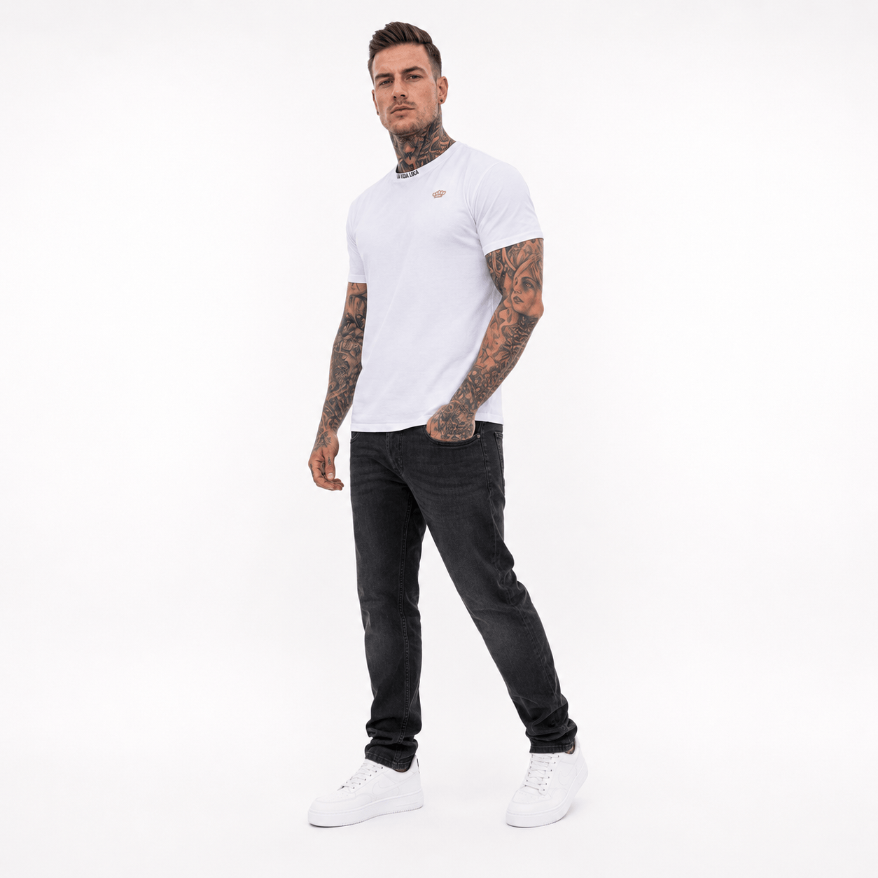 T-Shirt mit Stickerei „Trust nobody“ – weiß
