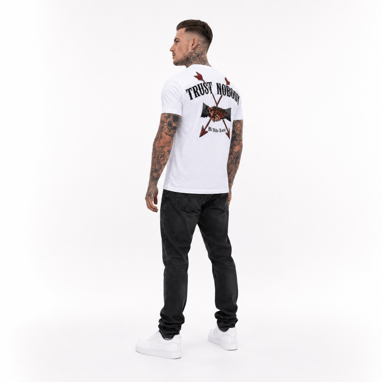 T-Shirt mit Stickerei „Trust nobody“ – weiß