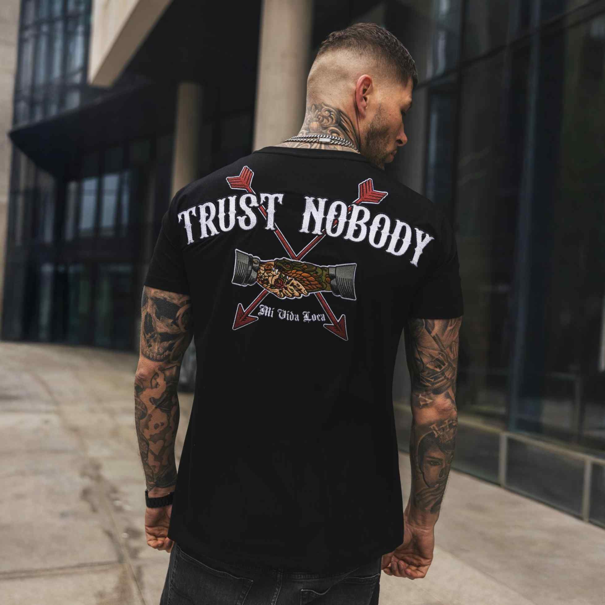 Trust nobody embroidery T-shirt